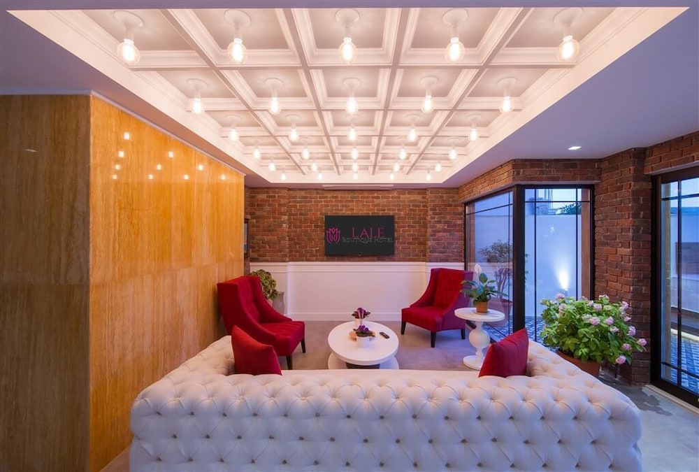 Lale Hotel 9/50
