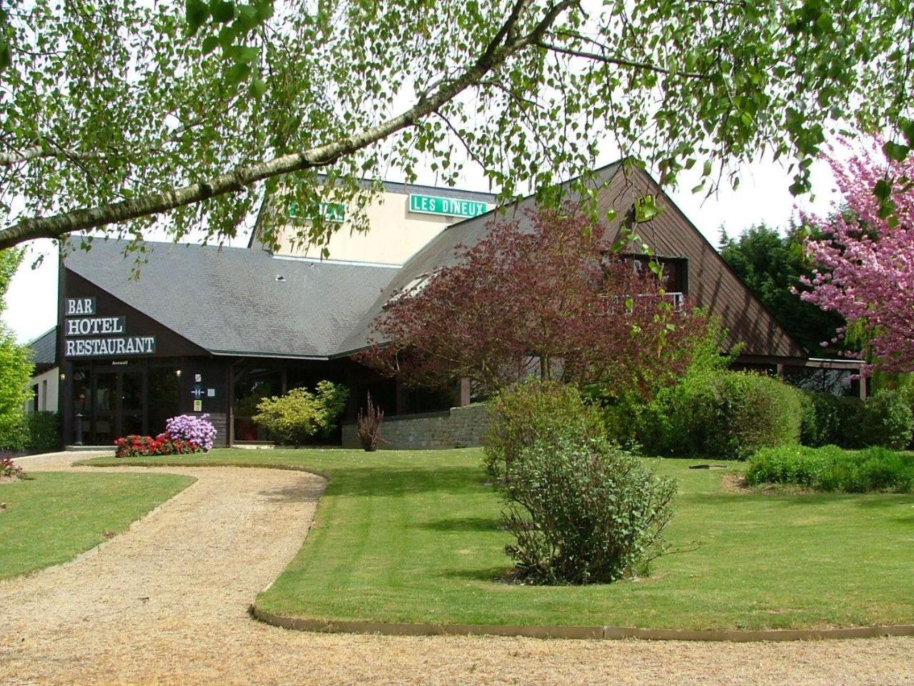 Hotel Les Dineux Village 18/25