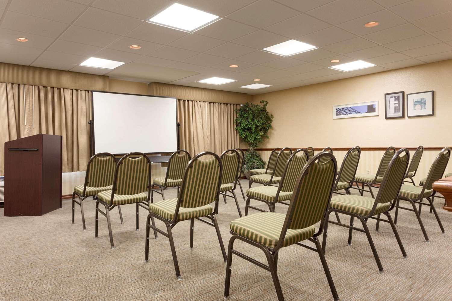 Country Inn & Suites By Radisson, Norman Near University 21/25