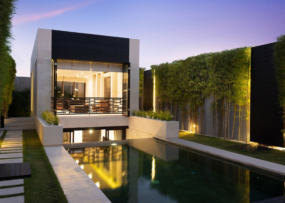 eqUILIBRIA SEMINYAK 2/62