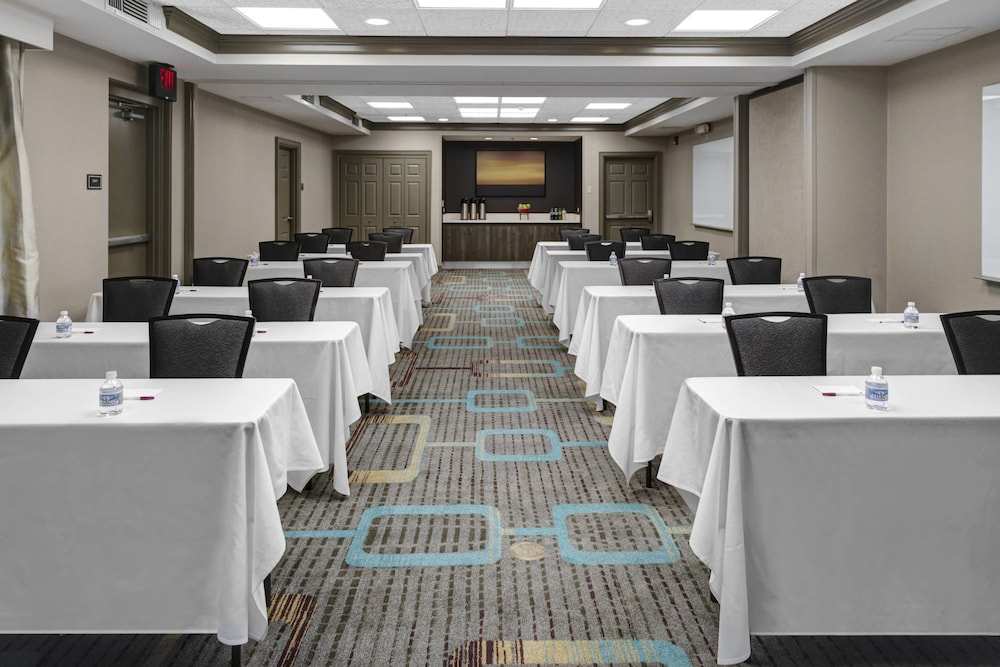 Residence Inn Cleveland Independence 31/33
