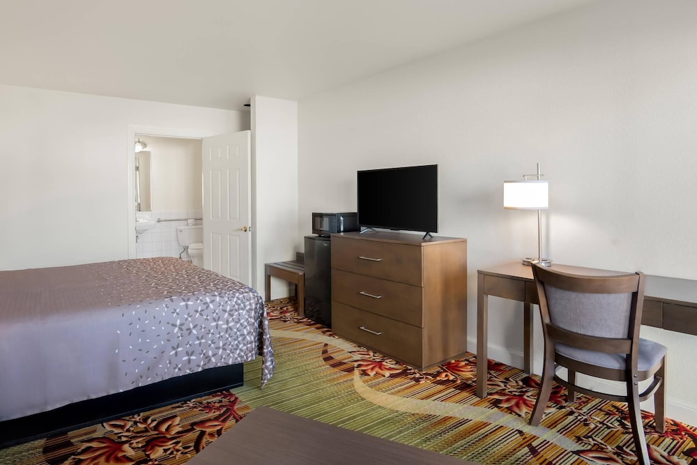 Rodeway Inn Garland Harbor Point 23/37