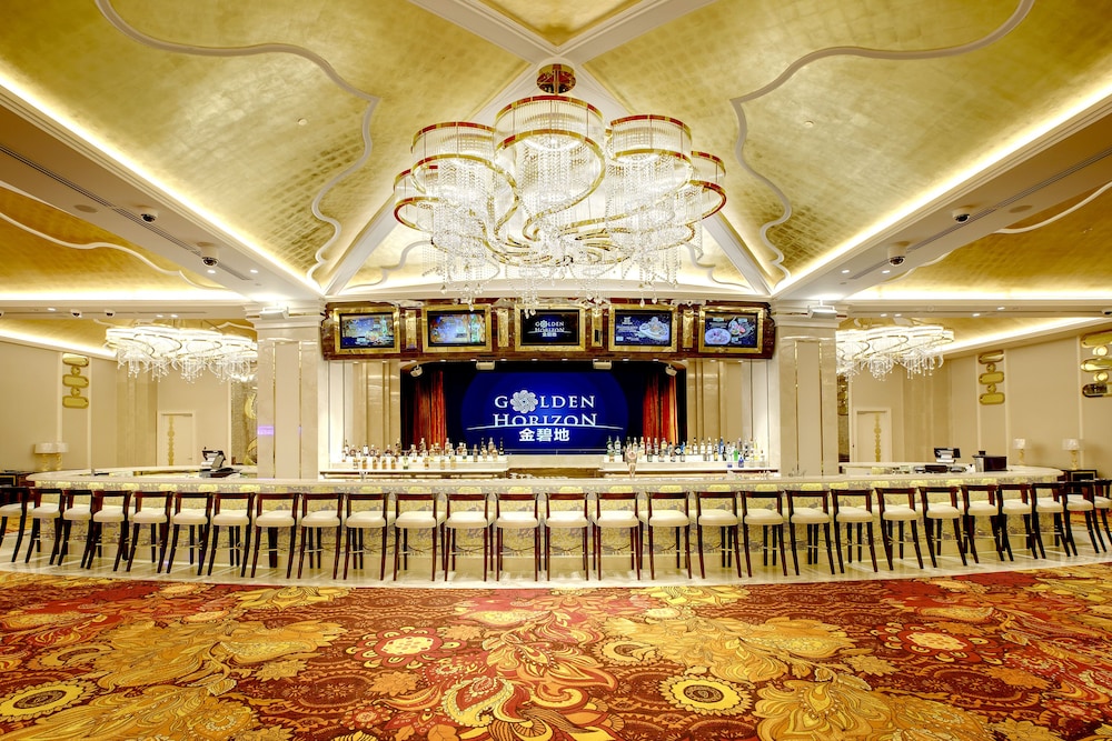 NagaWorld Hotel & Entertainment Complex 8/50