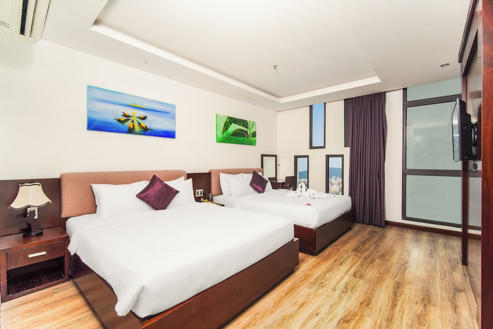DELUXE, FAMILY, 3 DOUBLE BEDS