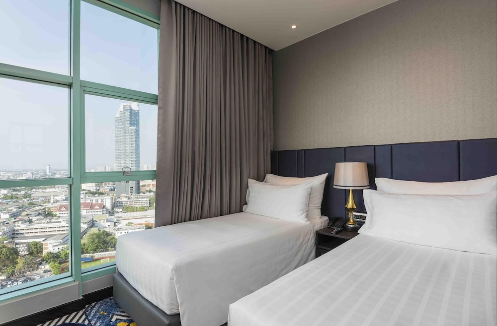 TWO BEDROOM SUITE CITY VIEW