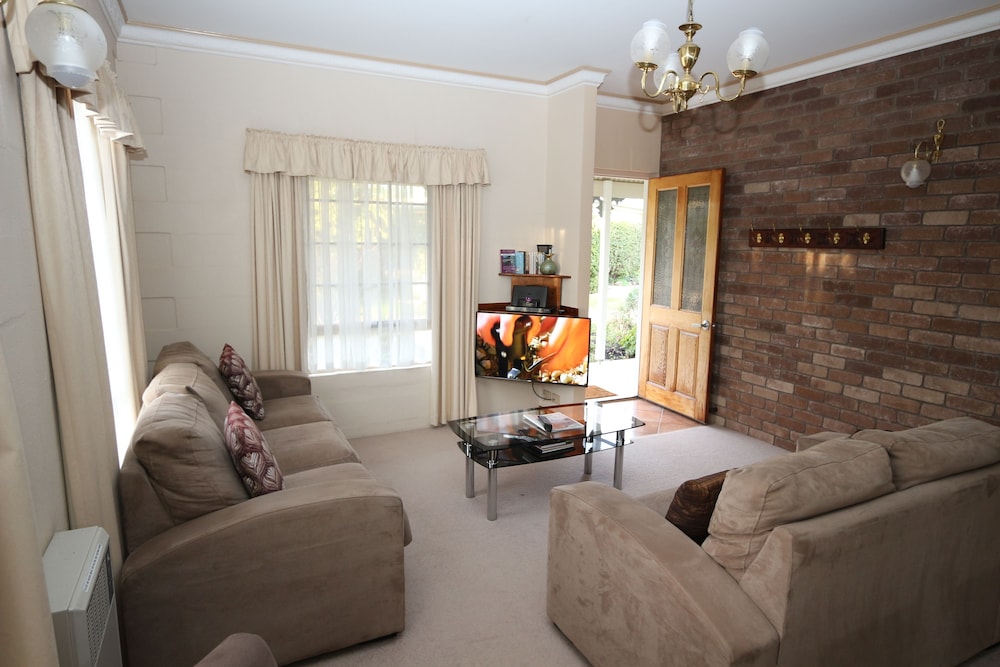 Swansea Cottages & Motel Suites 31/50