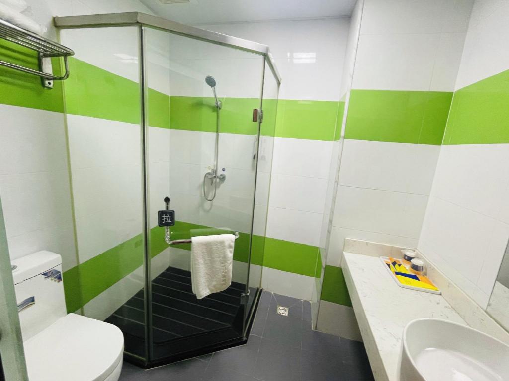 7 Days Inn (Zhuhai Haiquanwan Pingsha) 52/55
