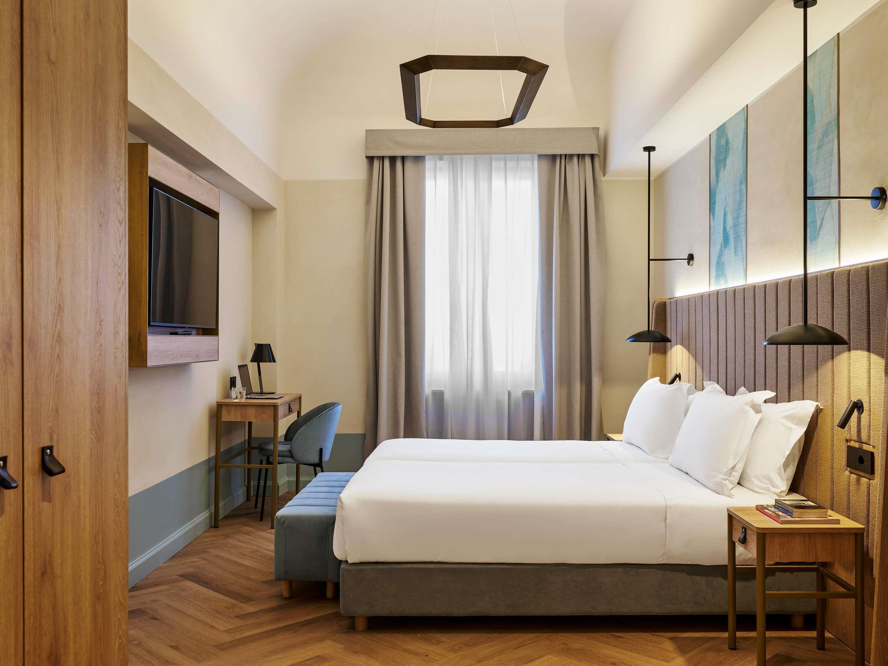 Deluxe, Twin Beds
