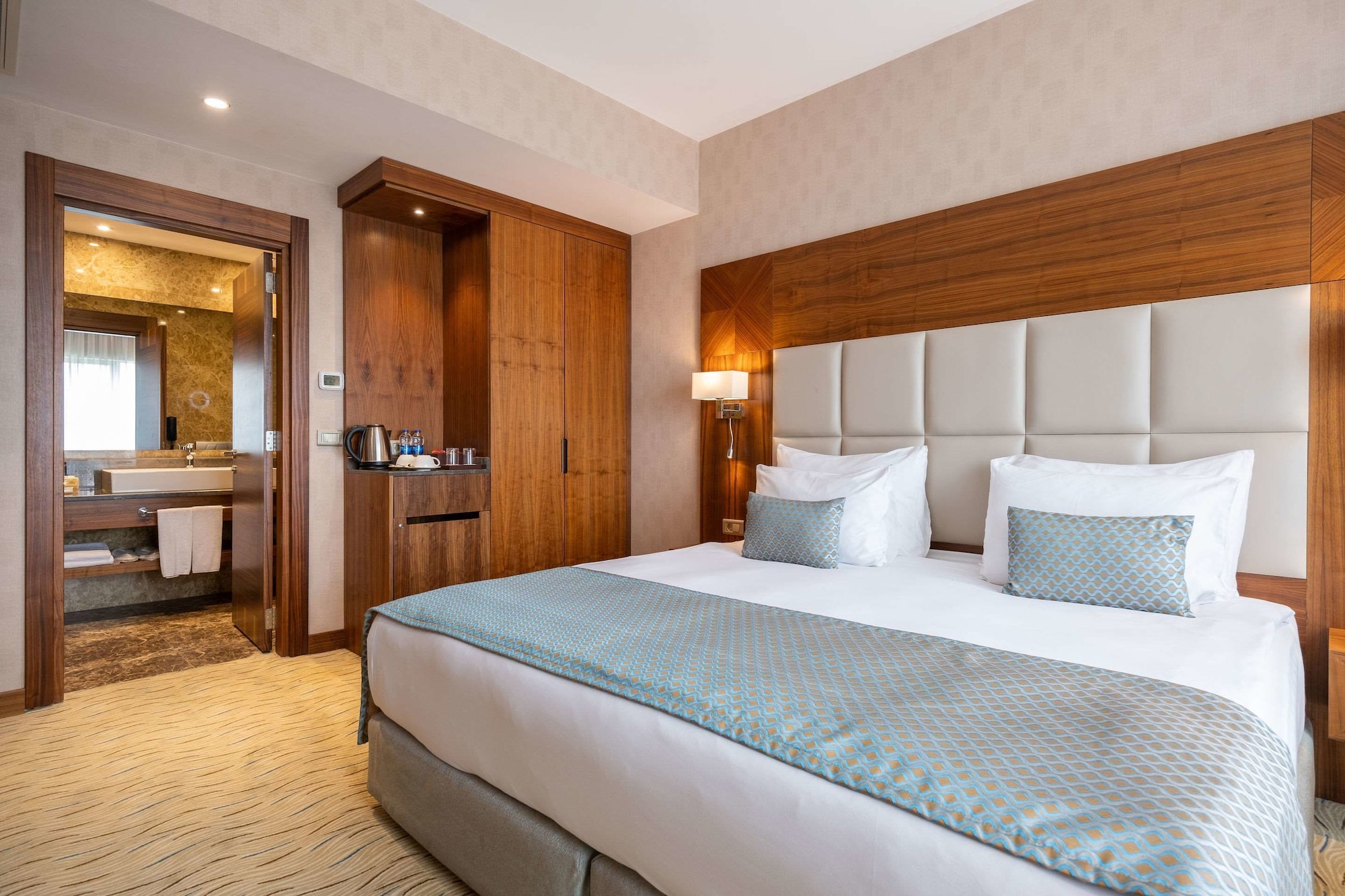 SUITE, DOUBLE BED