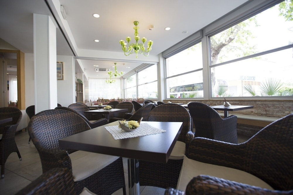 Desiree Hotel 21/25