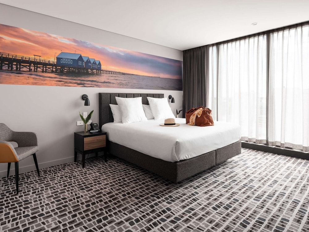 STANDARD, KING BED, ACCESSIBLE