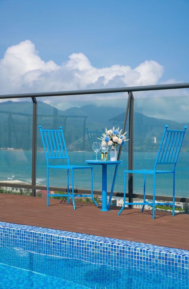 Royal Family Hotel Da Nang 46/50