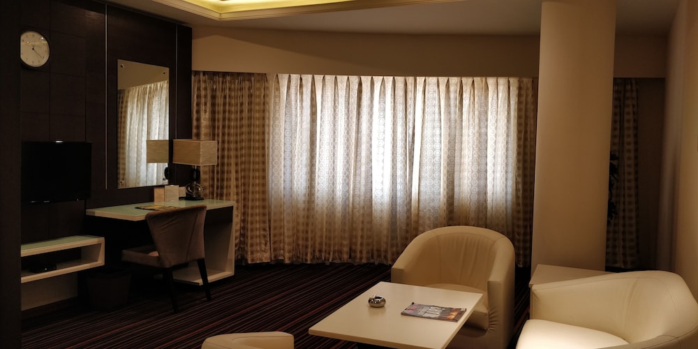 The President Hotel 25/30
