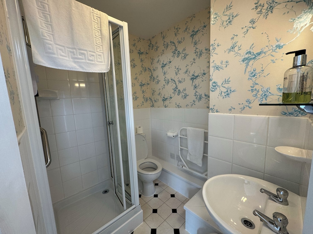 Raincliffe Hotel 44/50