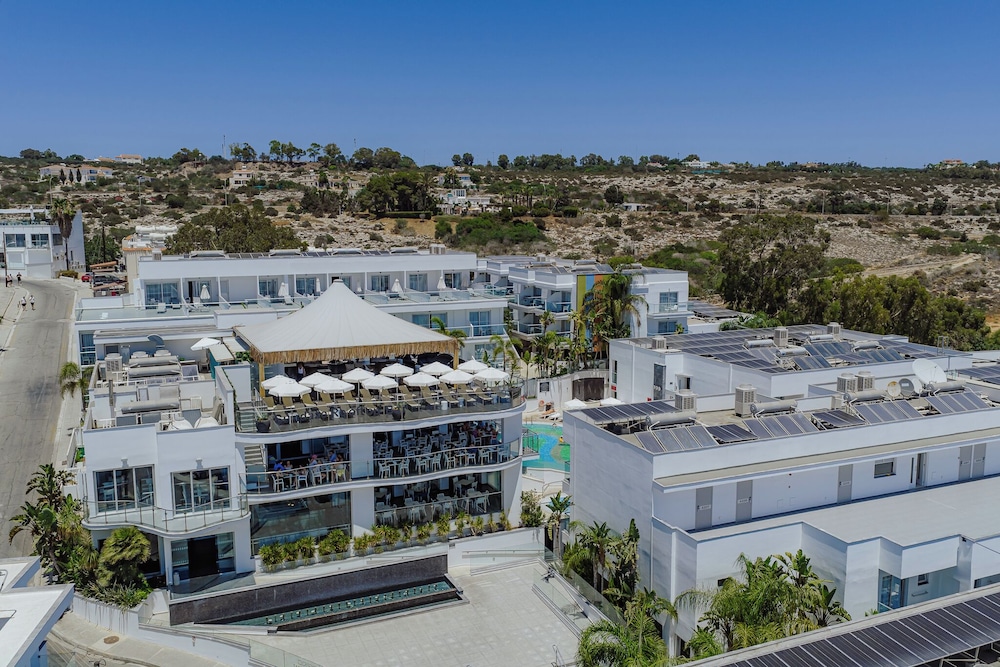 Tasia Maris Oasis Hotel 8/77