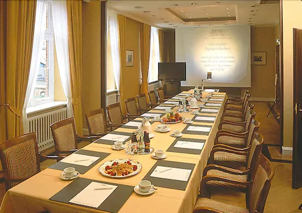 Geniesser Hotel Altes Gymnasium 38/50