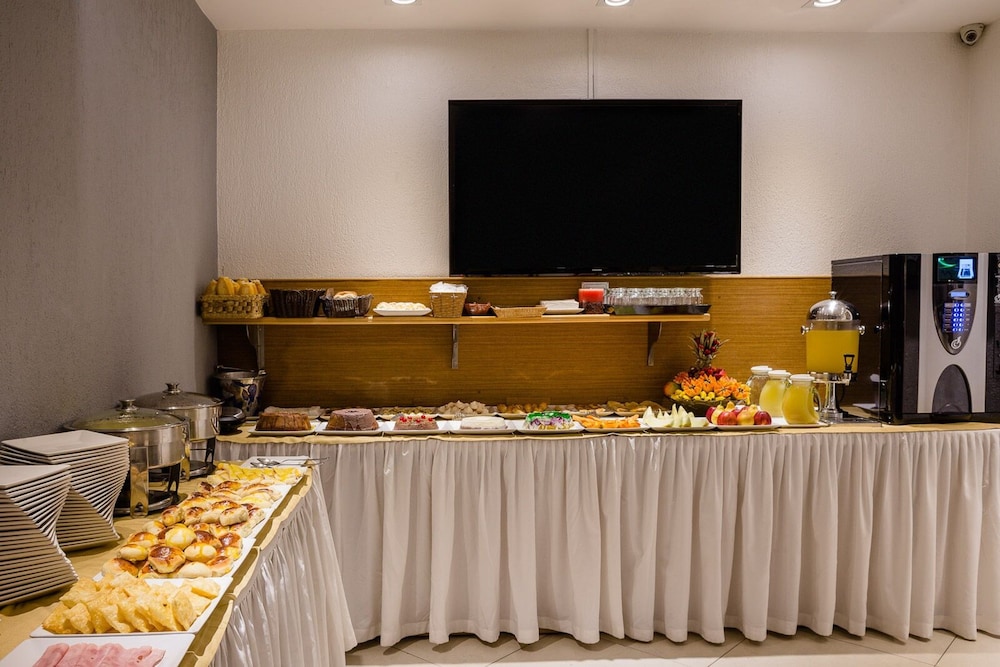 Vogue Hotel 56/60