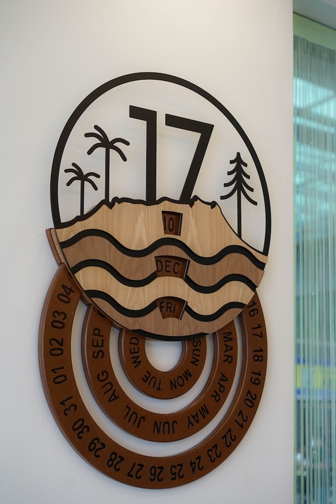 Hotel 17 44/65
