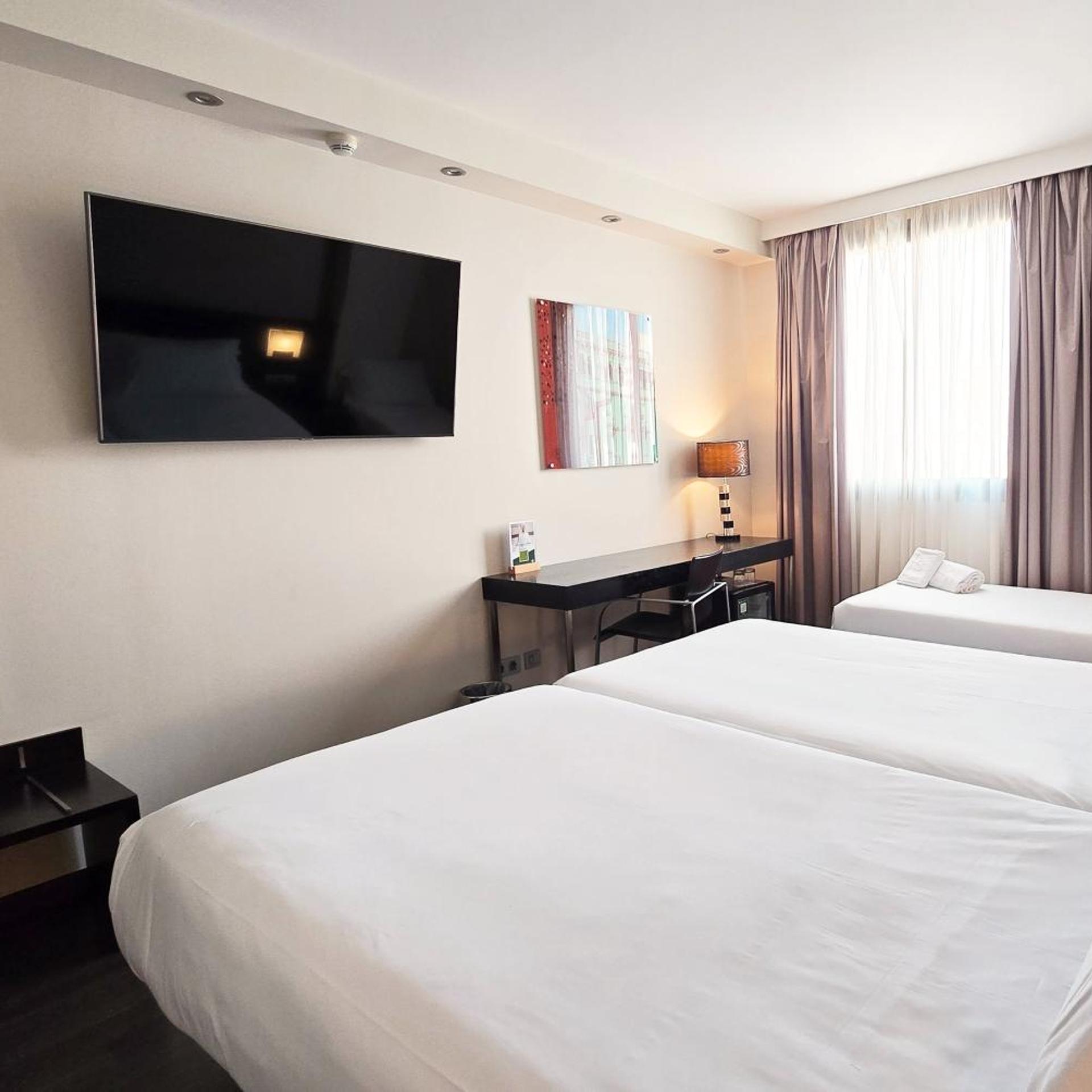 Room, Twin Beds, with Extra Bed