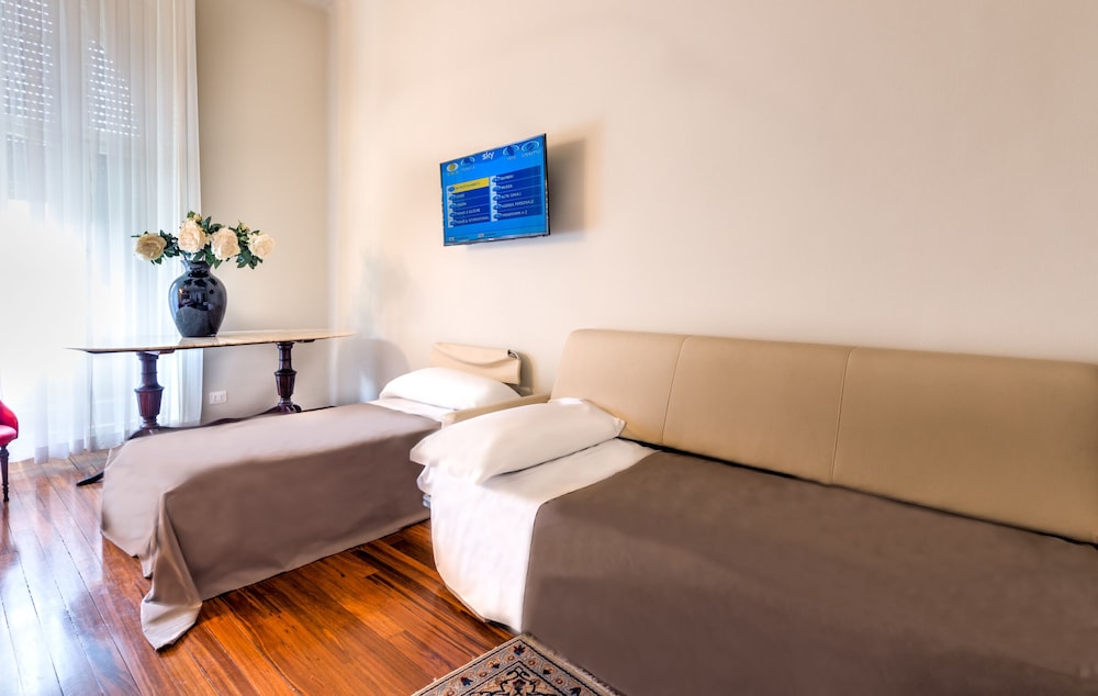 Rame Suites 6/68