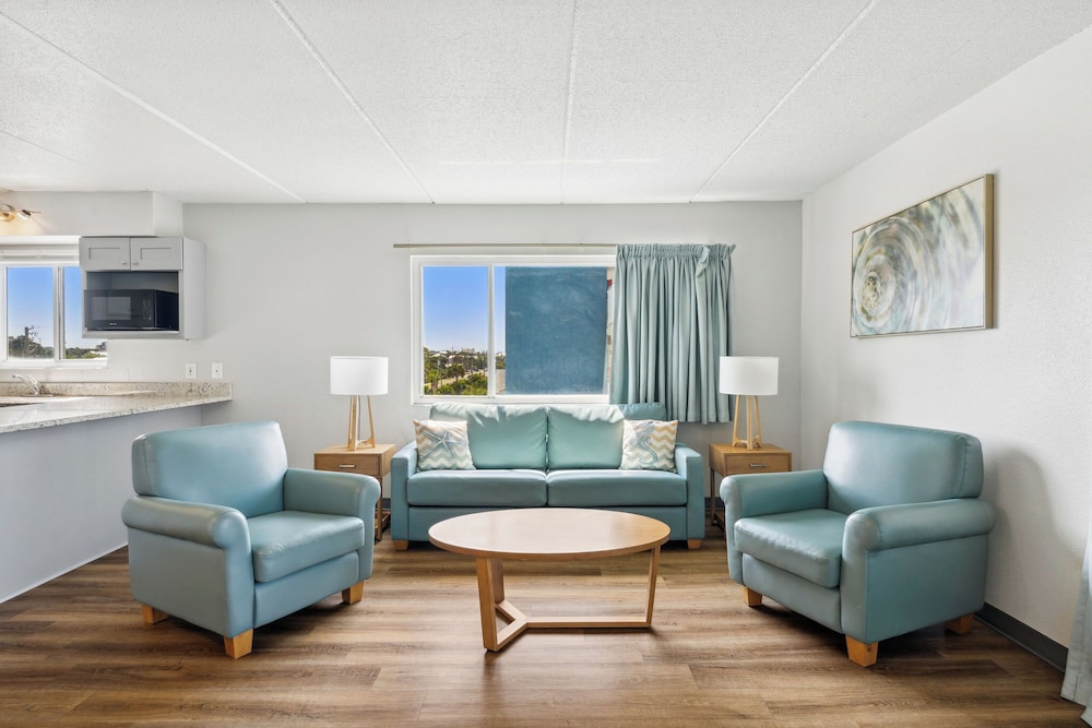 Sugar Sands Inn And Suites Panama City Beach 23/44