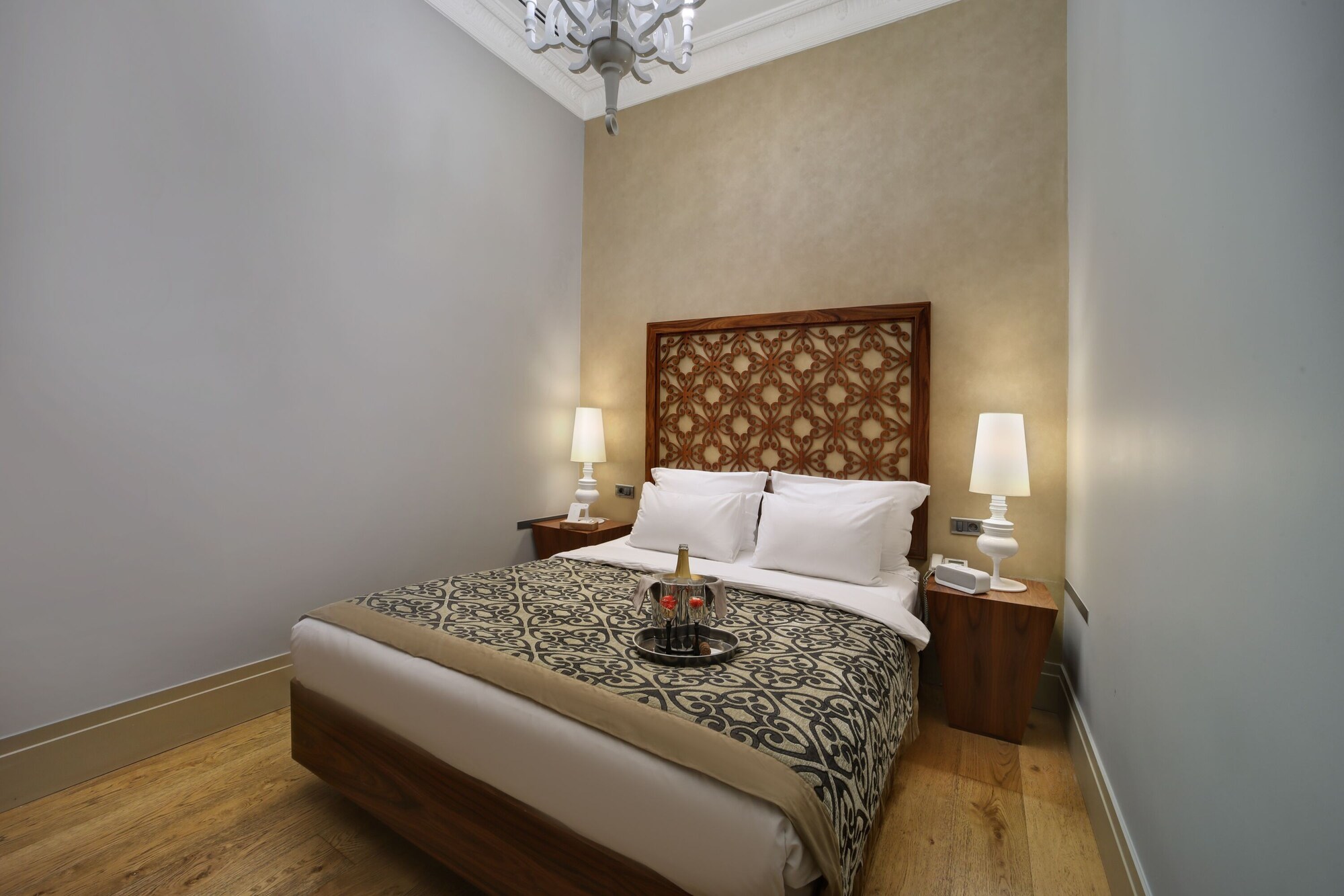 Comfort, Queen Bed, Sofa
