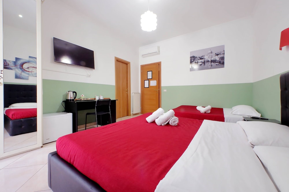 ROOM, TRIPLE