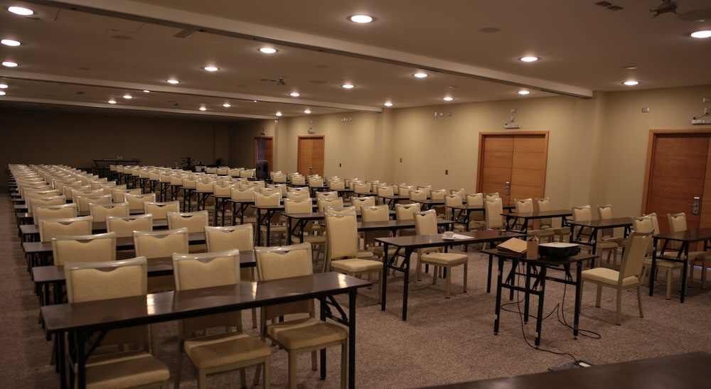 Rio Serrano Hotel And Spa 63/79