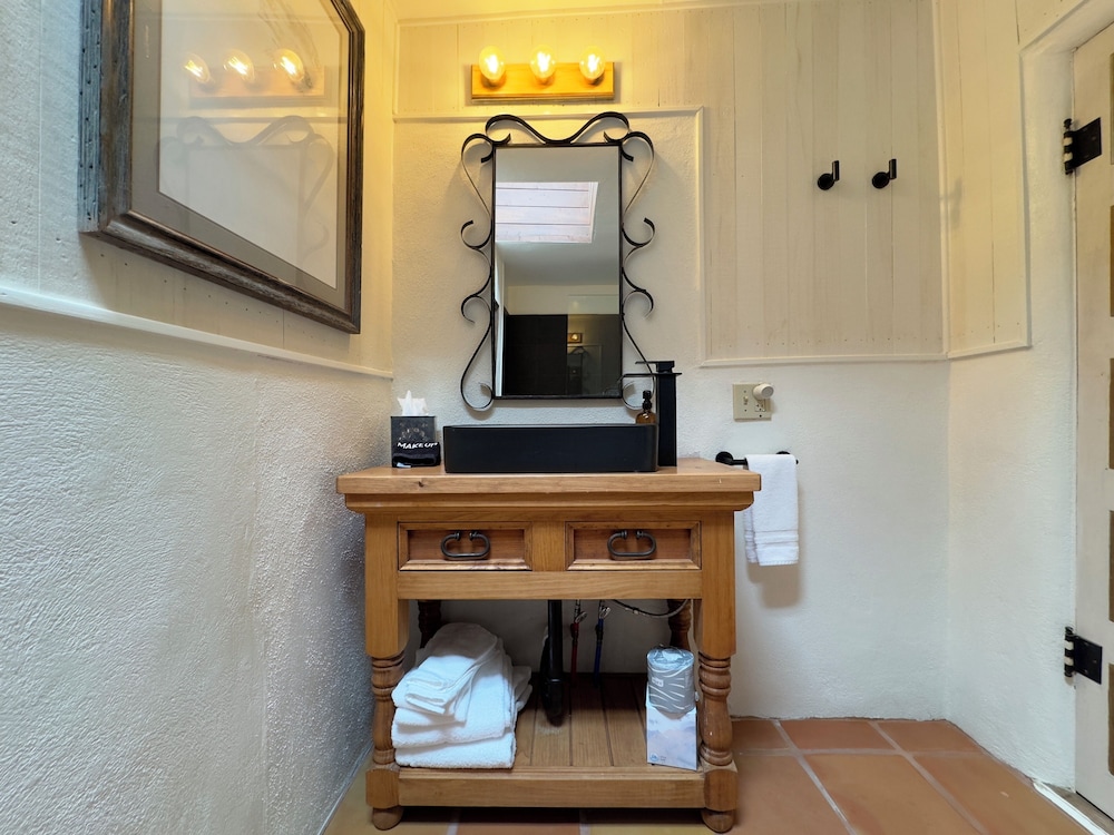 Old Taos Guesthouse Bed and Breakfast 69/69