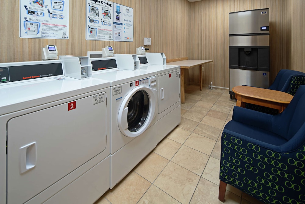 Hampton Inn Suites Bremerton 24/57