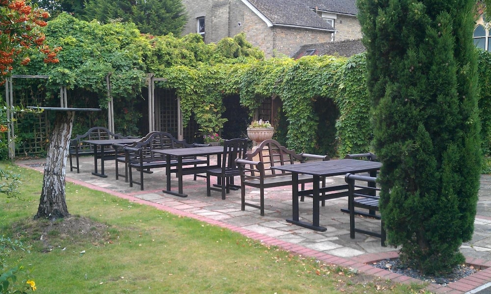 Oliver Cromwell Hotel 44/50