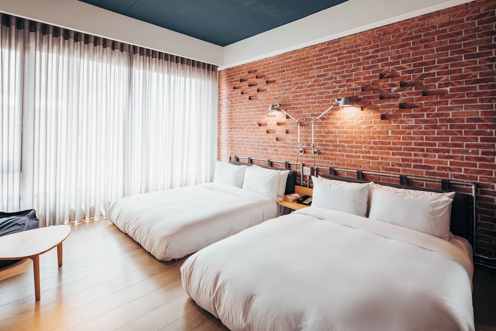 U I J Hotel Hostel 10/41