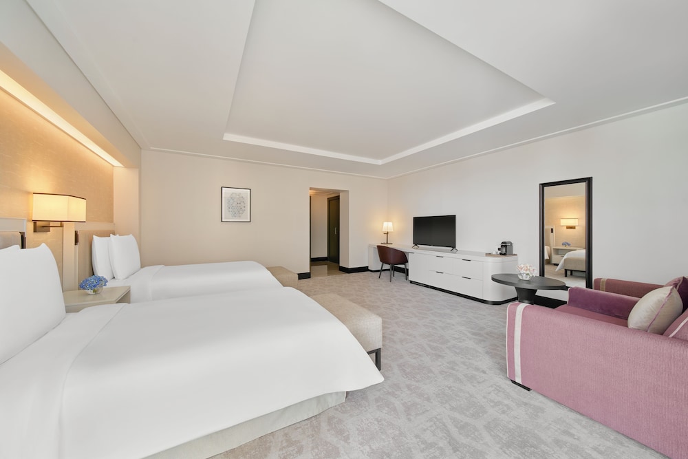 PREMIER, TWIN BEDS, CITY VIEW