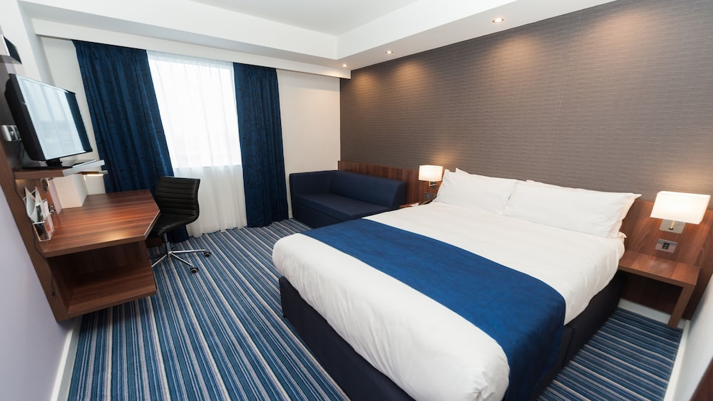 Holiday Inn Express Aberdeen Airport 19/72
