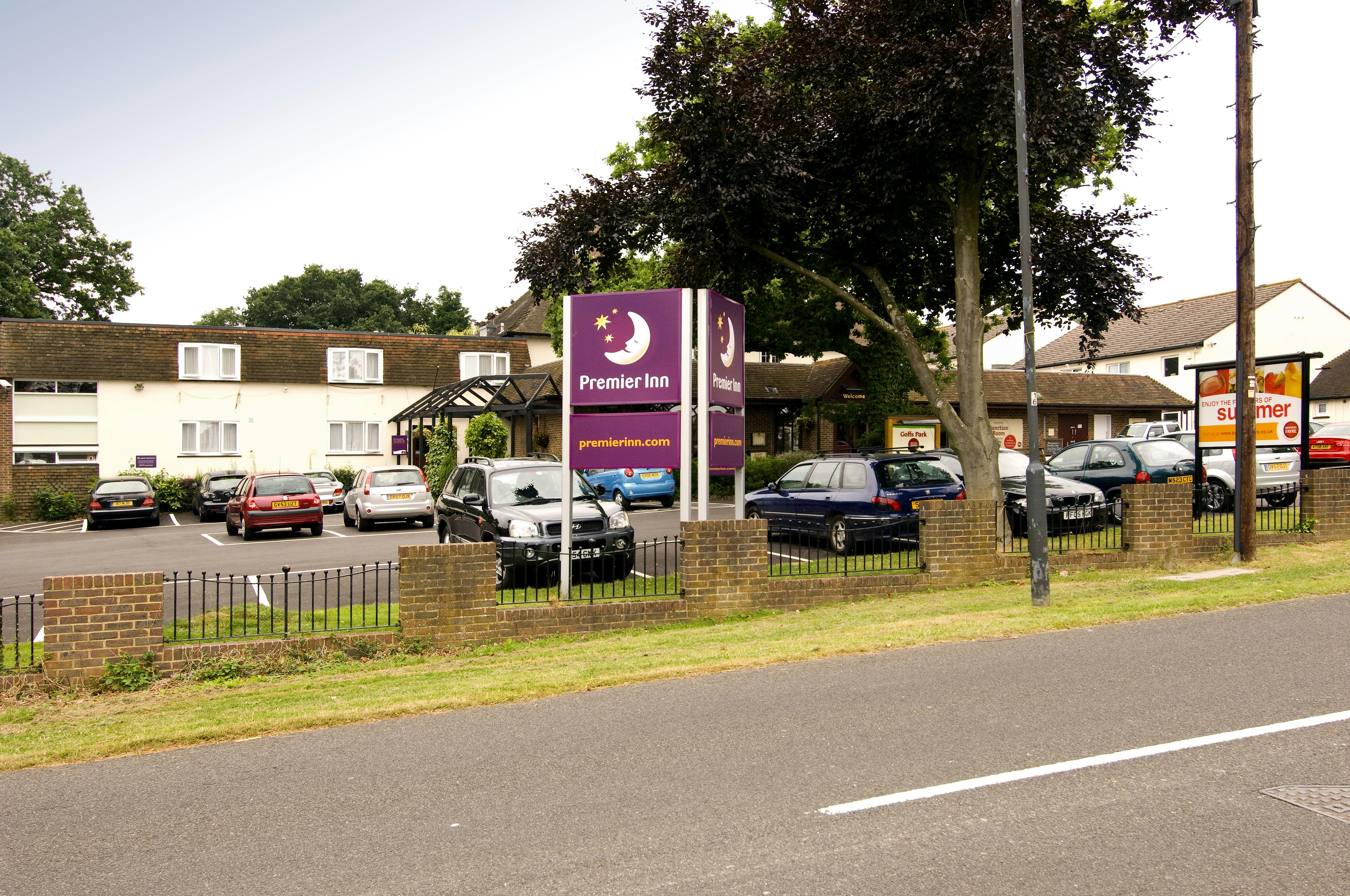 Premier Inn Gatwick Crawley Town (Goffs Park) Hotel 17/21