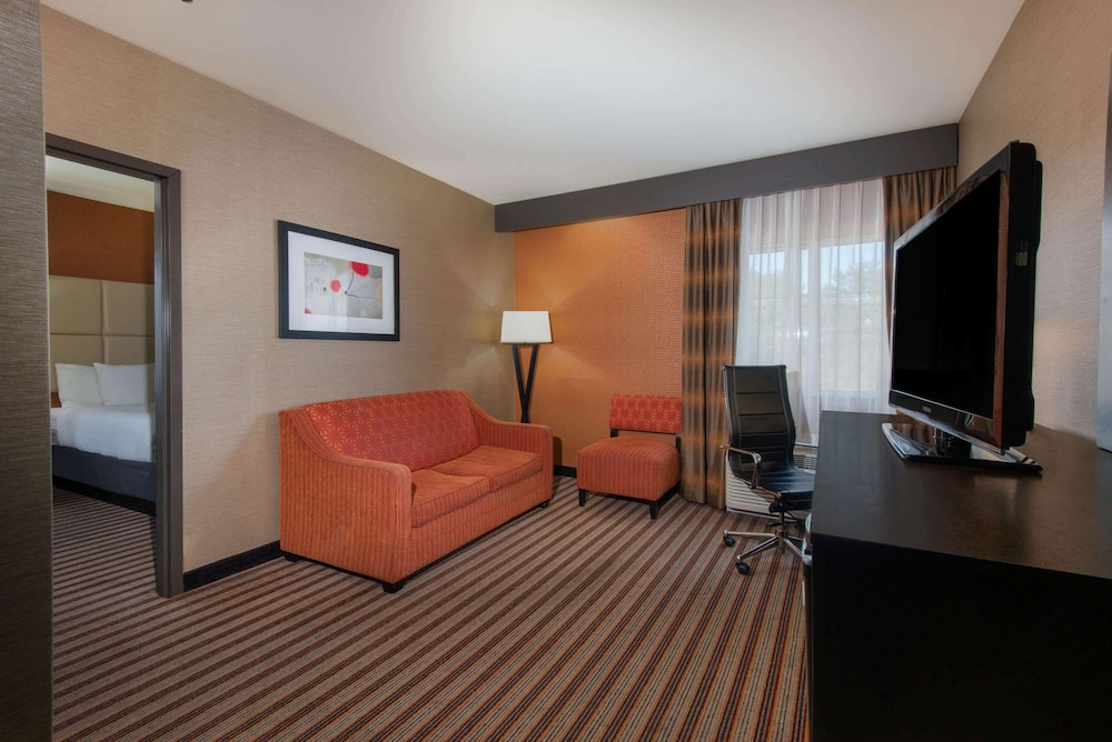 La Quinta Inn & Suites by Wyndham Harrisburg-Hershey 28/51