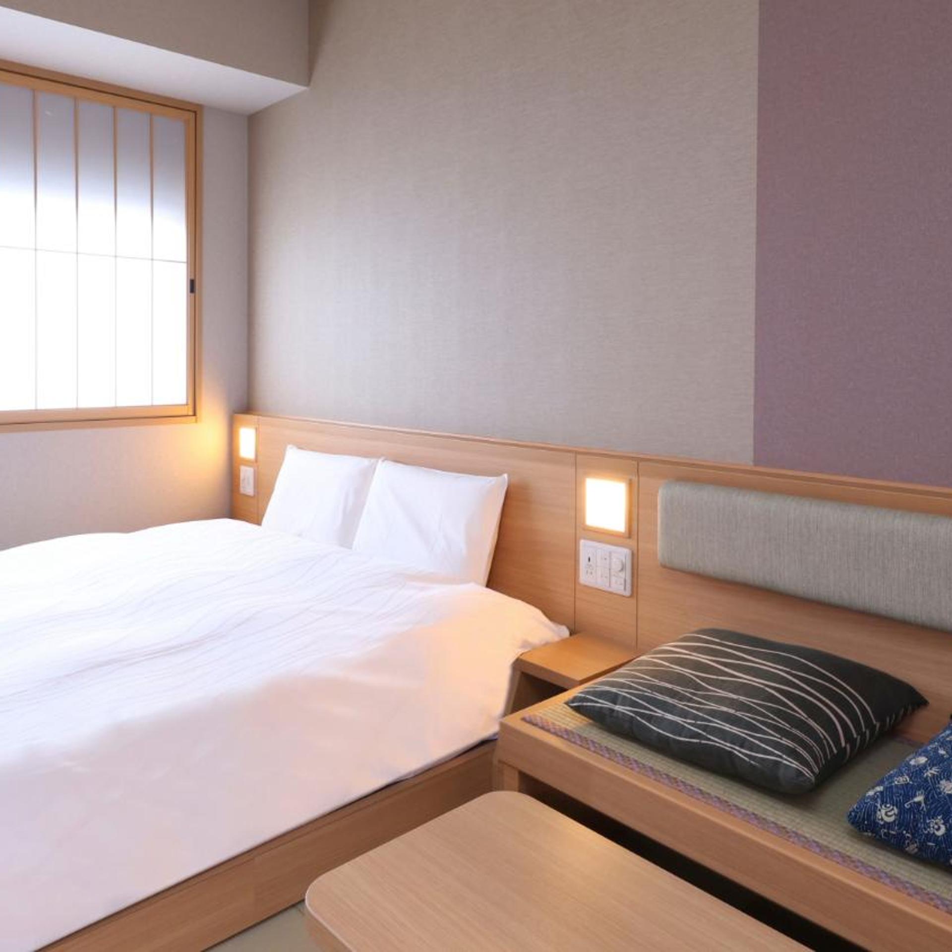 Moderate, Queen Bed
