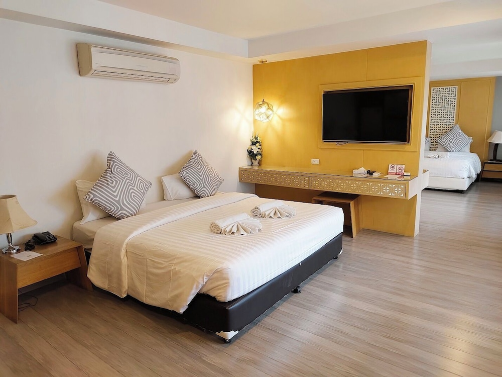 Moon Dragon Hotel 23/63