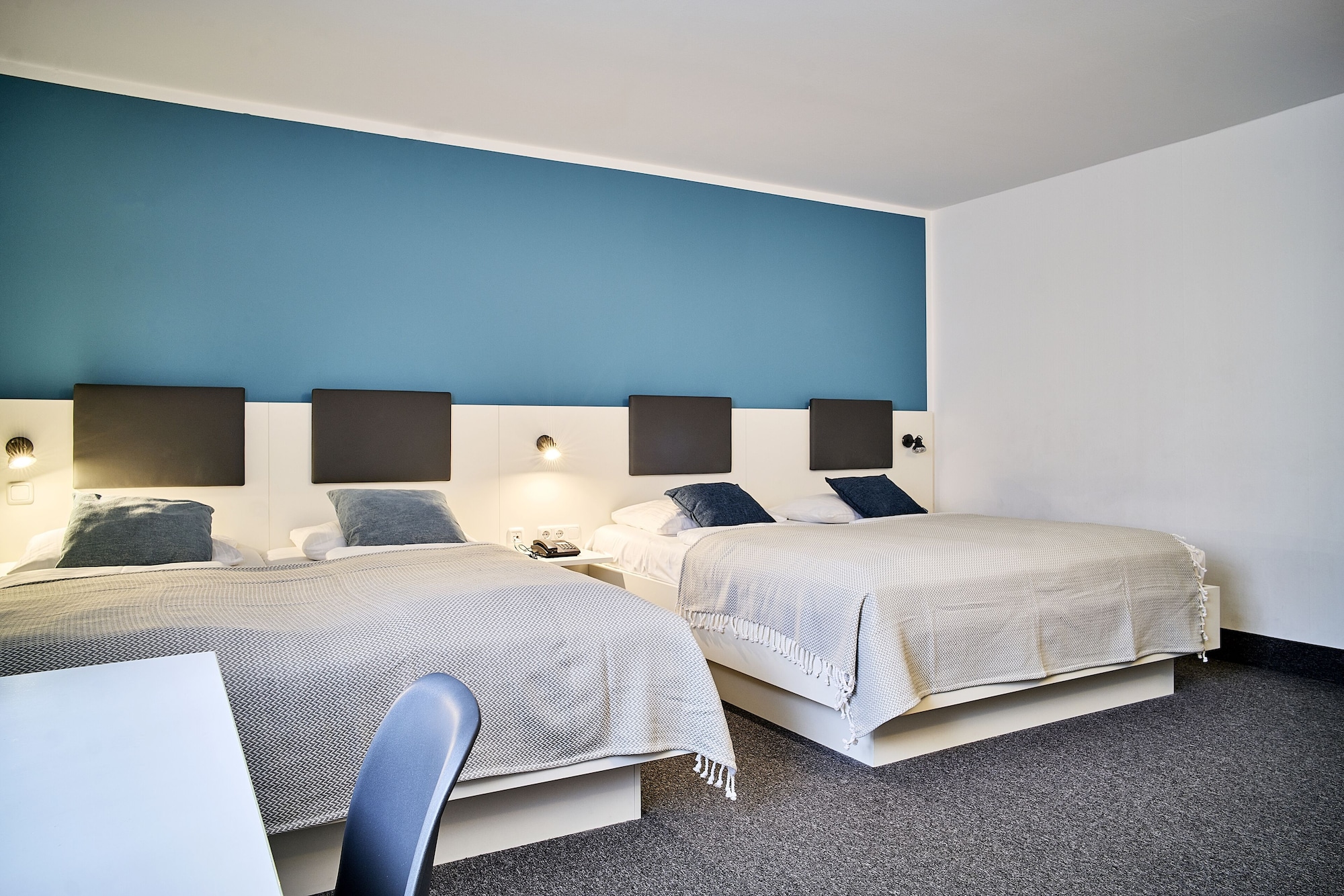 FAMILY, 2 KING BEDS, SINGLE BED