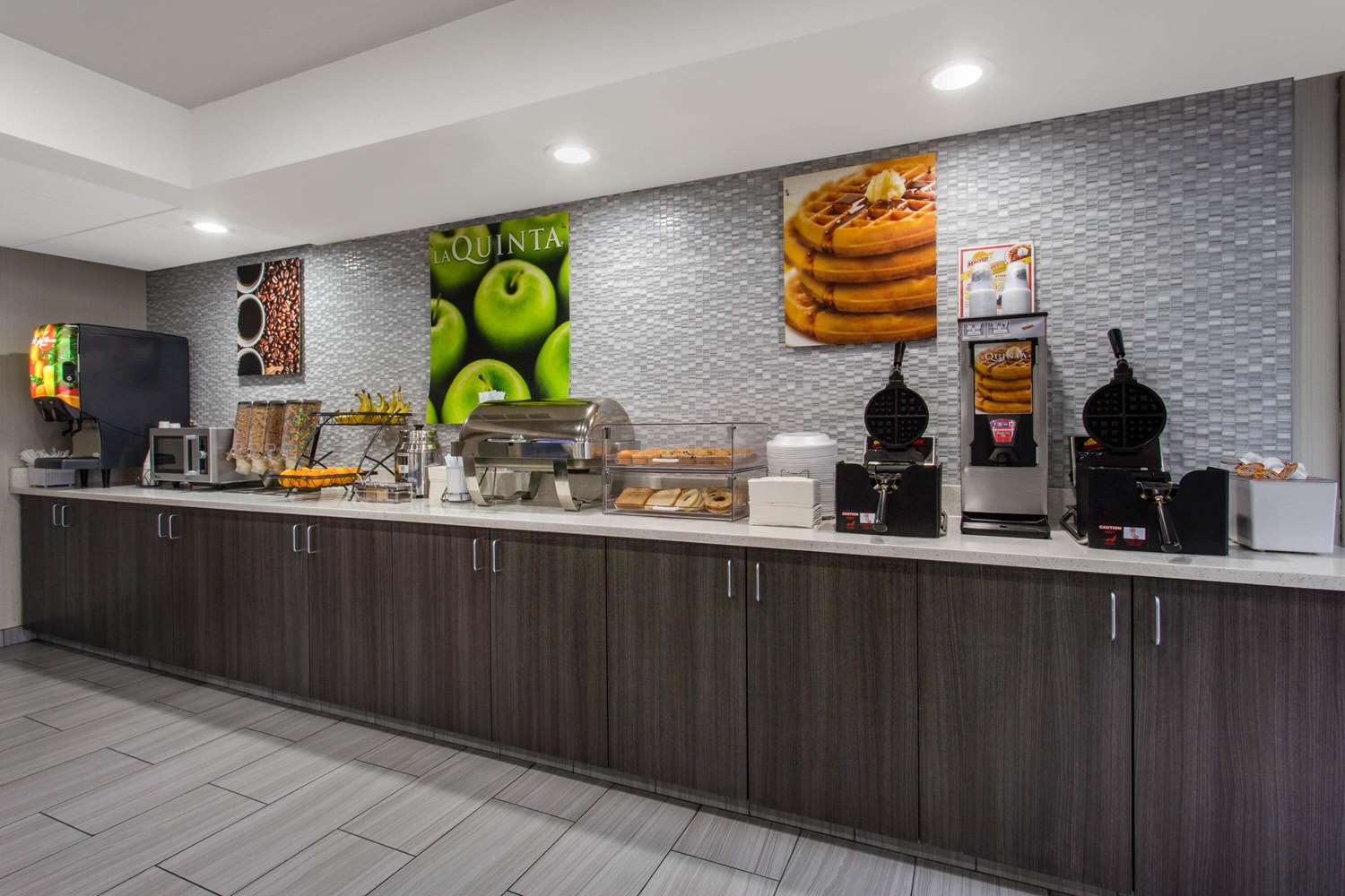 La Quinta Inn & Suites by Wyndham Effingham 4/23