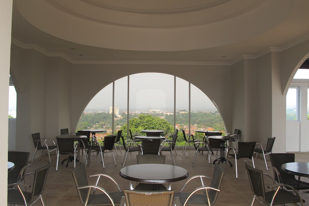 The Sahira Hotel 34/40