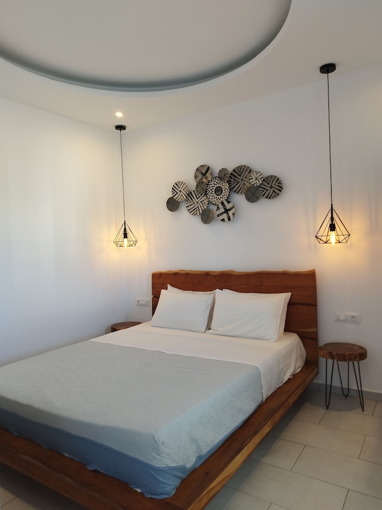 DELUXE, DOUBLE BED