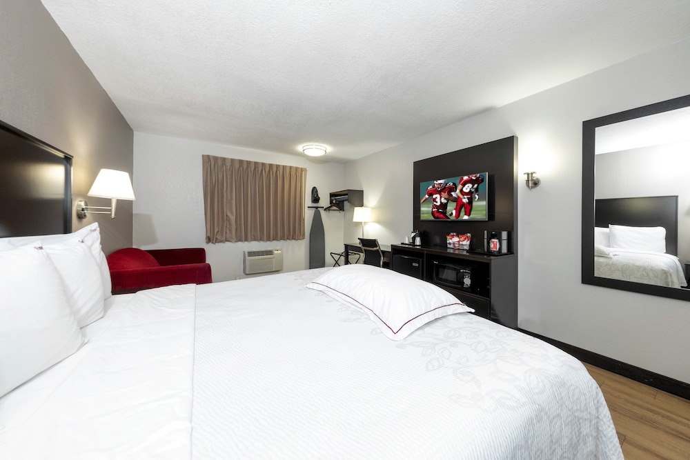 Red Roof Inn Plus Huntsville 16/33