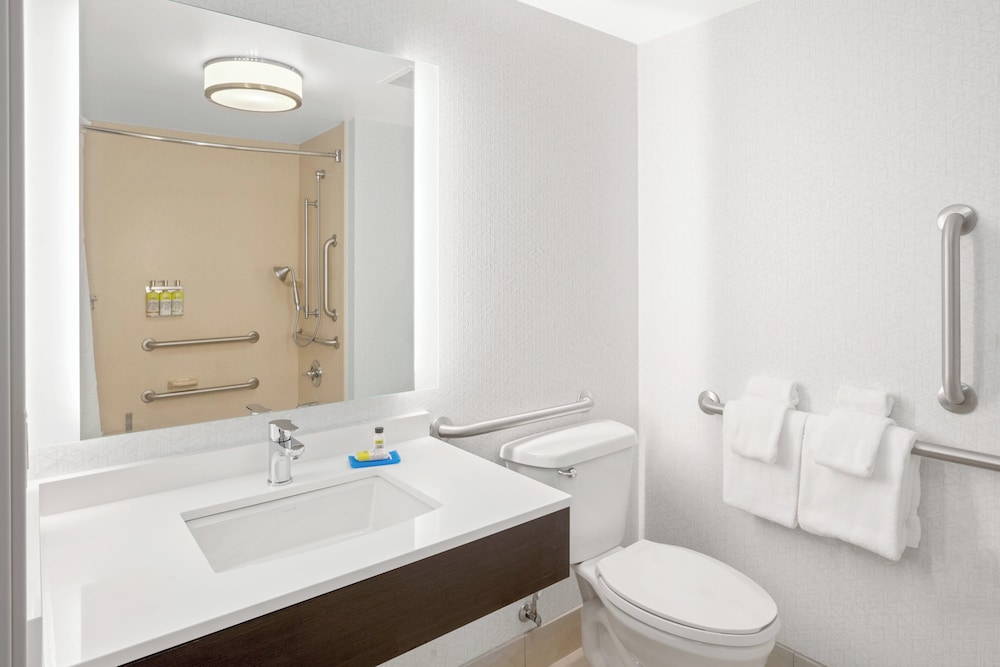 Holiday Inn Express Hotel Suites A Marysville 67/71