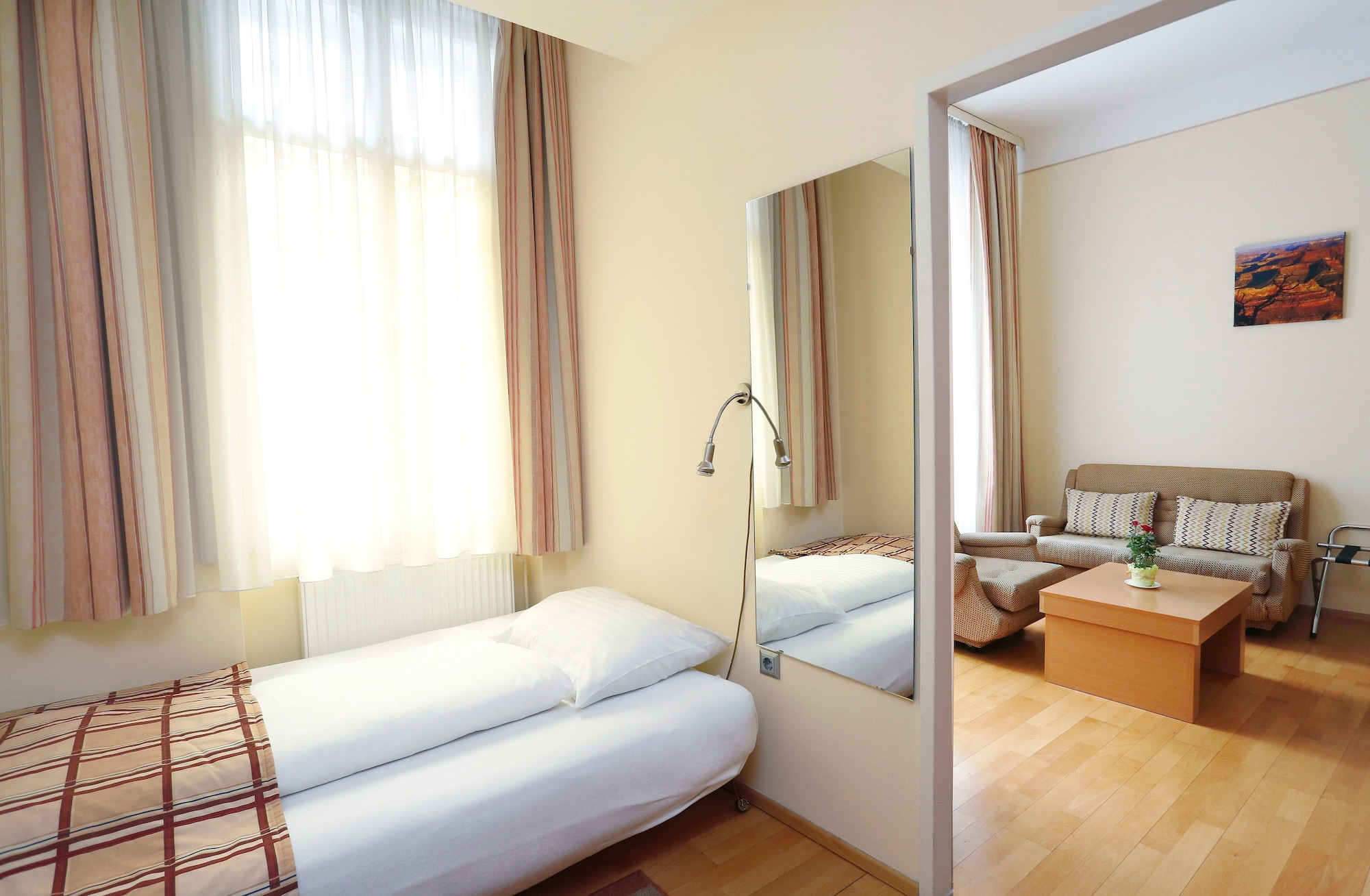 Family, Double and Twin Beds, Hotel Continental 5/9