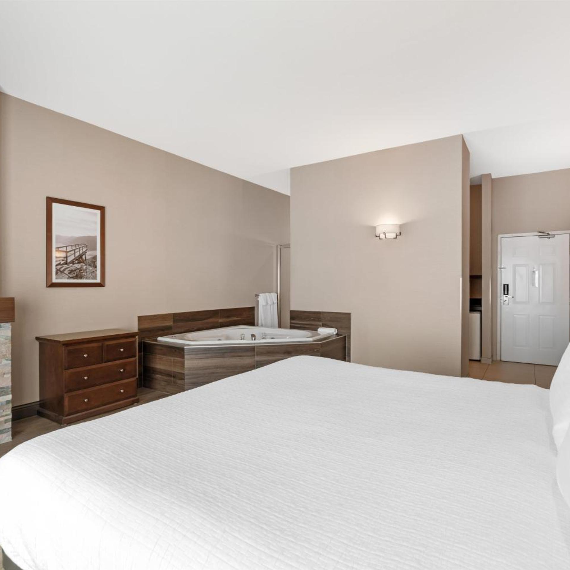 Suite, King Bed, Hot Tub