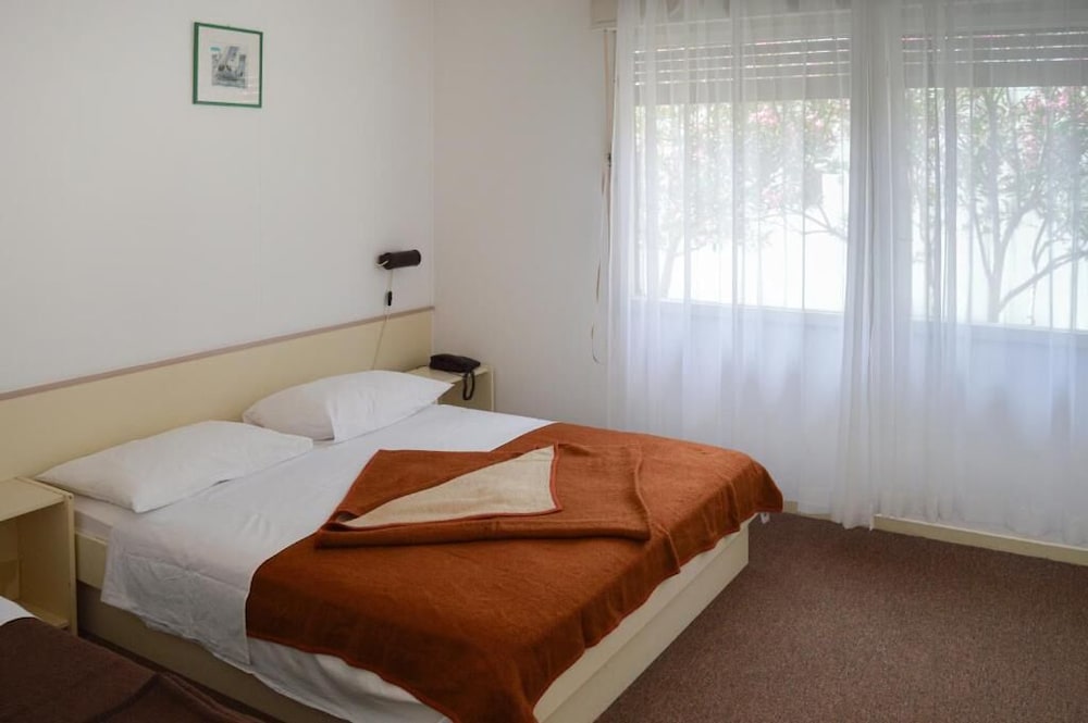 Hotel Miran Pirovac 18/55