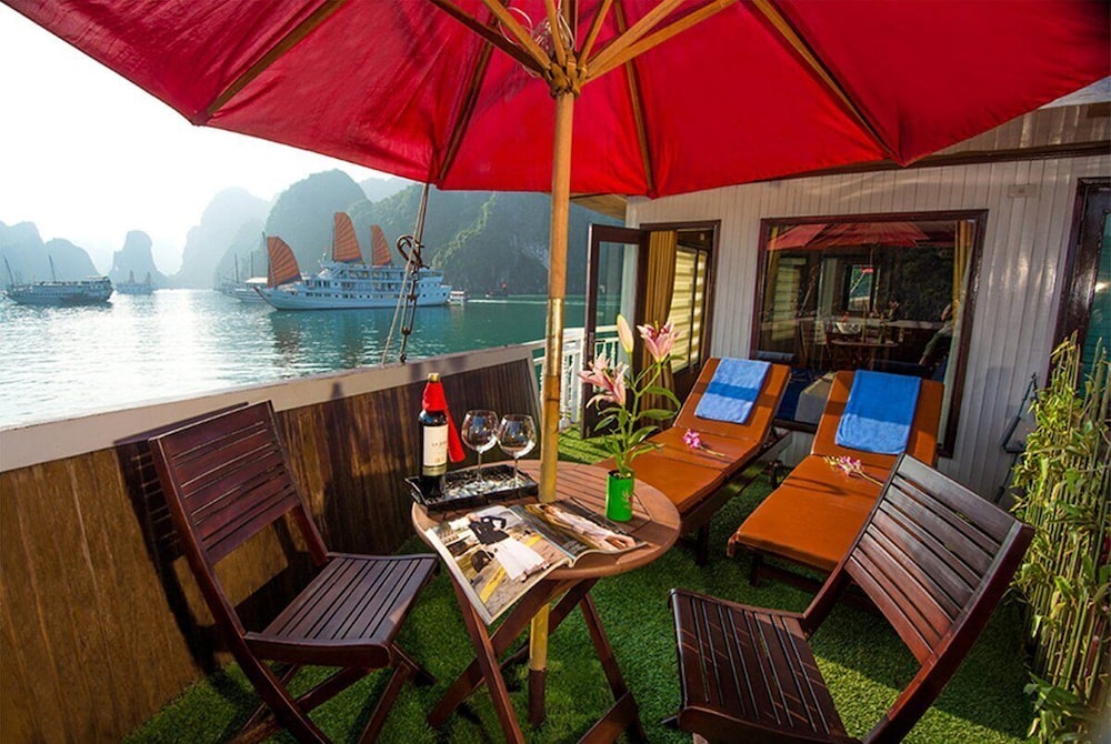 Halong Royal Palace Cruise 37/62