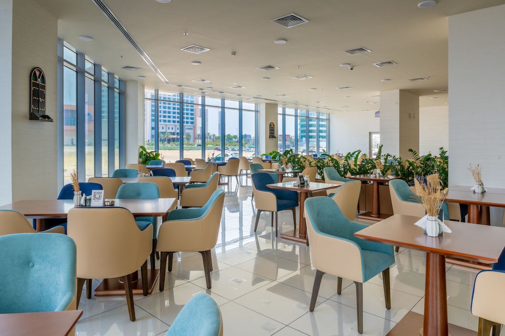 S Plaza Suites Hotel 49/70