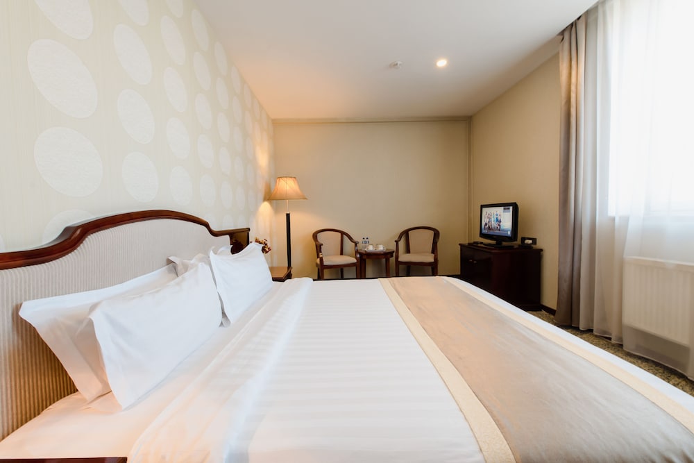 Springs Hotel 26/83